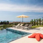 Villa 22 *